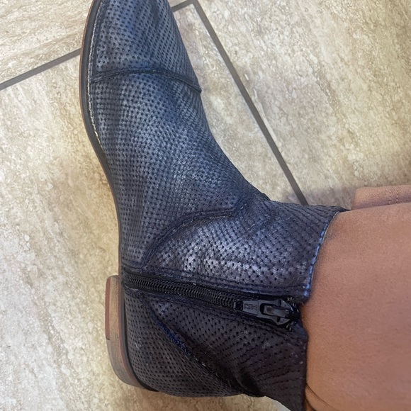 Shoes - Picture 3 of 16